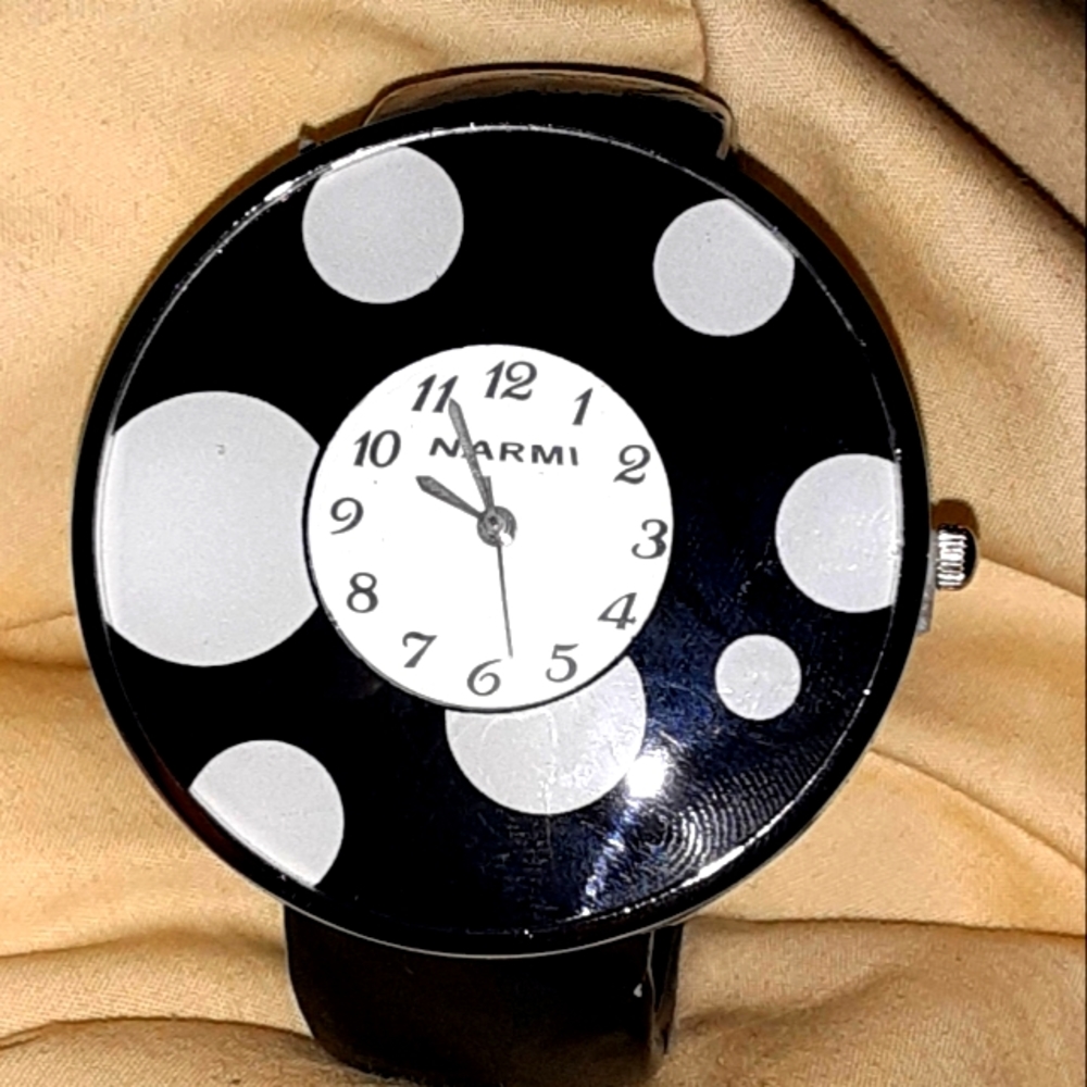 Narmi watch